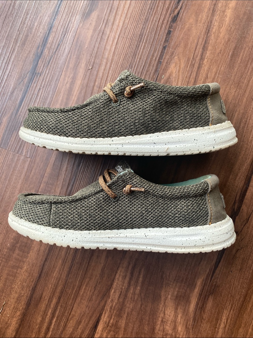 Hey Dude “Wally” Boys Shoes - Picture 3 of 9